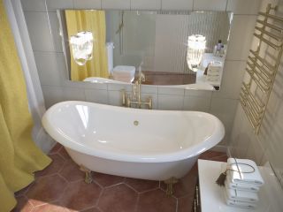 Ванна из искусственного камня AquaStone Лиона 190x86см ножки хром